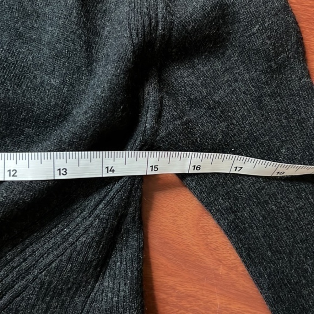 High Use Claire Campbell 100% lambswool pleated flare sweater size M - Picture 6 of 9